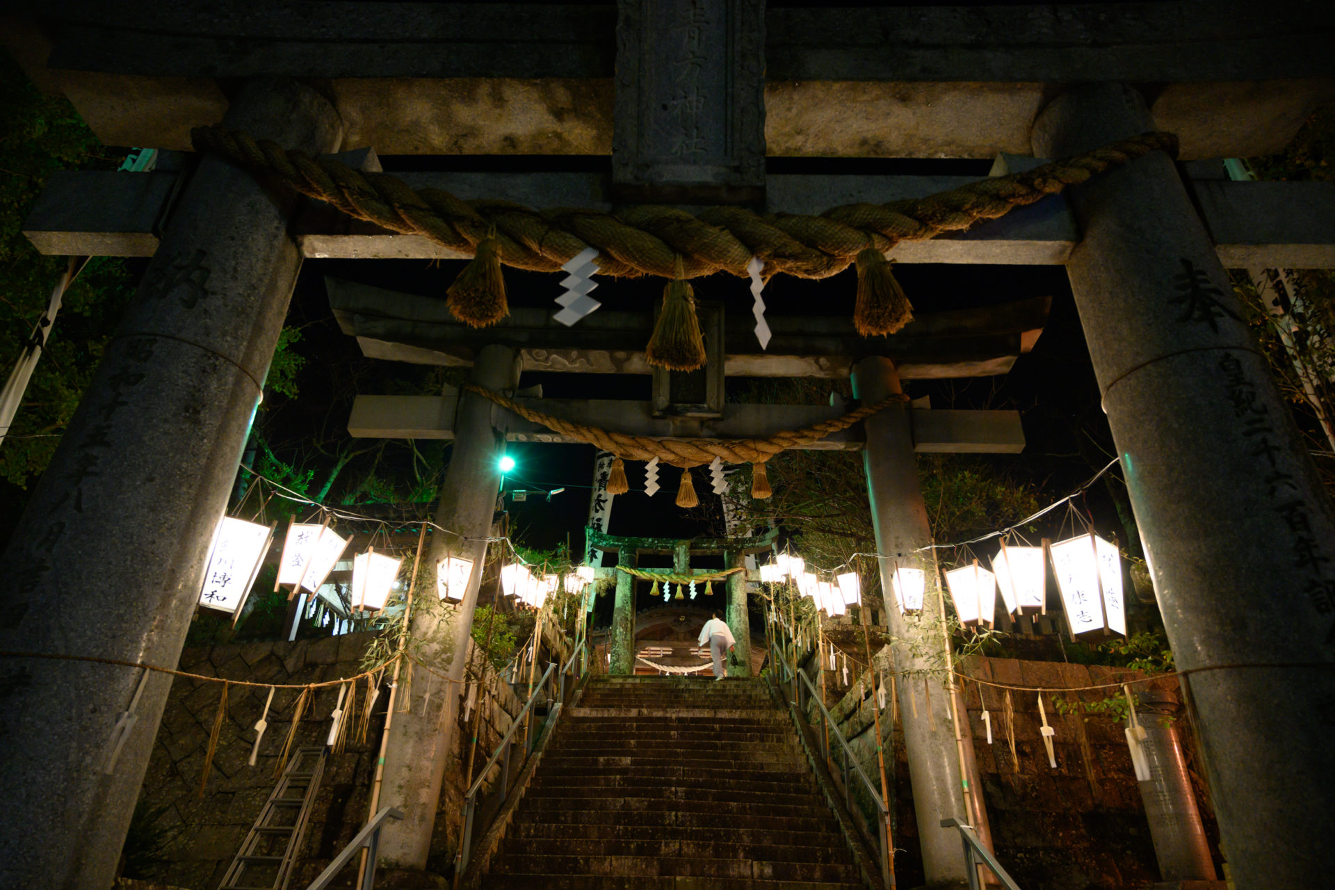 青方神社夜